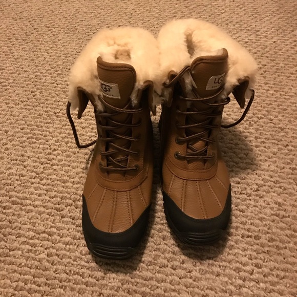 Shoes - Ugg Snow boots
